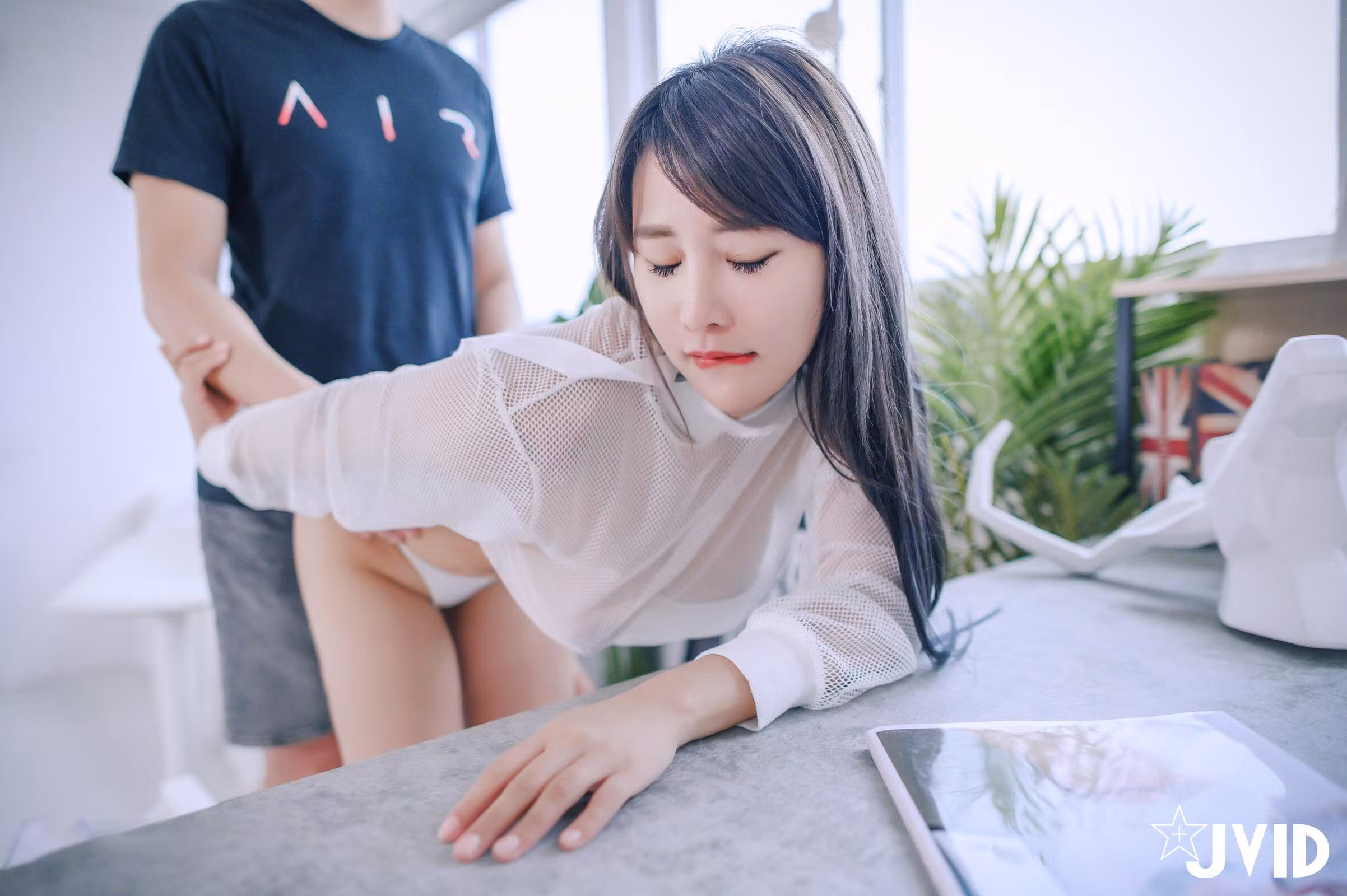 模特乐乐 诱惑闺蜜兄长的私密瞬间